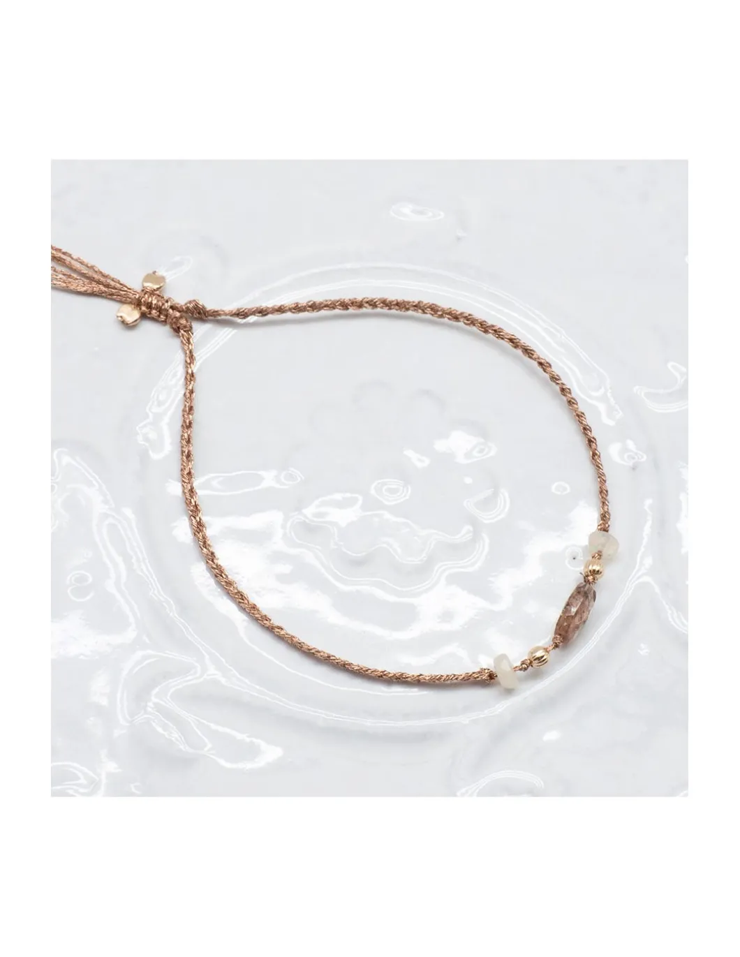 BIANCA - BRACELET ANDALOUSITE ET OPALES BLANCHES SUR TRESSE LUREX