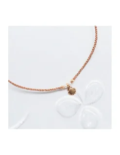BIANCA - COLLIER CHARM AVEC MINI COQUILLE ST JACQUES SUR CORDON LUREX