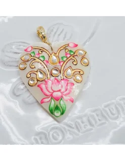 CHARM - LOTUS NACRE ÉMAILLÉE