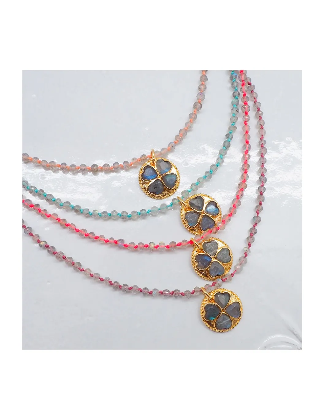 GIGI - COLLIER LABRADORITES & MÉDAILLE CAMILLE SUR CORDON (COULEUR AU CHOIX)
