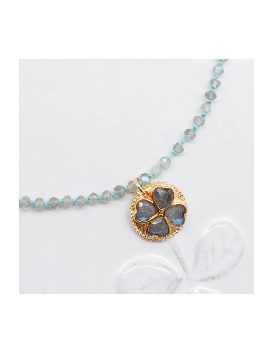 GIGI - COLLIER LABRADORITES & MÉDAILLE CAMILLE SUR CORDON (COULEUR AU CHOIX)
