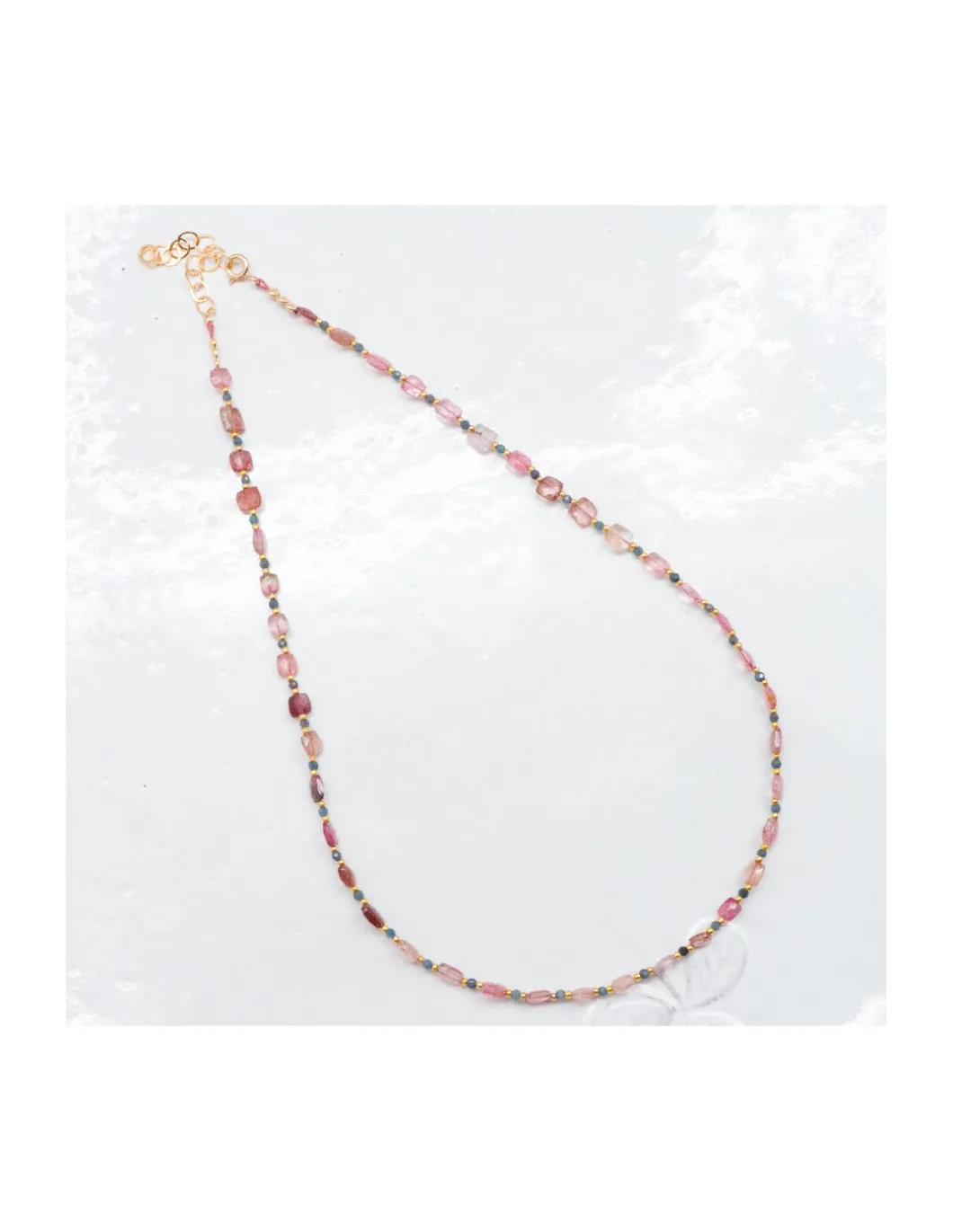 HOLLY TOURMALINES - COLLIER TOURMALINES CARRÉES ET SAPHIRS BLEUS ROUGES