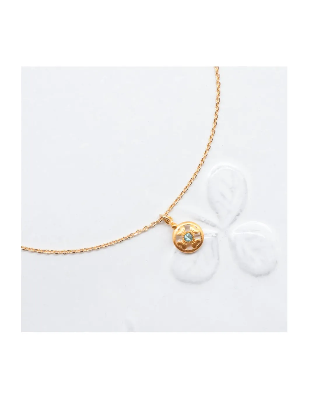 JACKIE - COLLIER CHAÎNE ARGENT PLAQUÉE OR ET PENDENTIF TRÈFLE AVEC MINI TOURMALINE