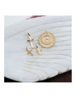 MÉDAILLES CROIX STRIÉES, PERLÉE RAYONS ET BAROQUE ZIRCON (20€ à 36€)